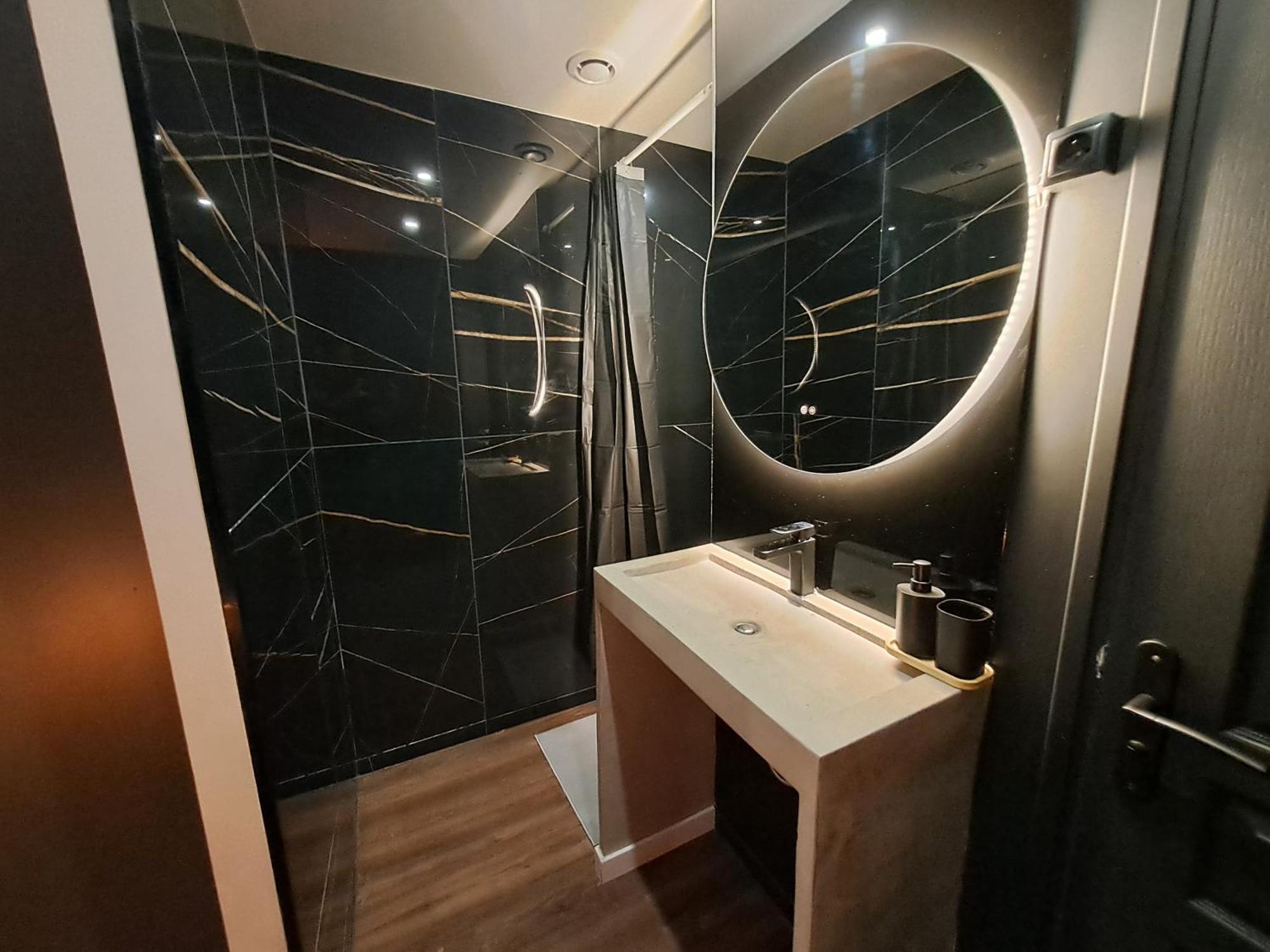 Belle Suite Metro 14 Paris オルリー エクステリア 写真